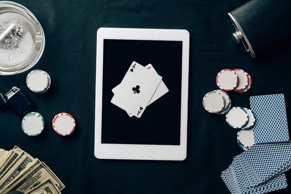 Live dealer spinning American Roulette wheel at indrabet88