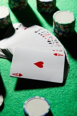 Recent results and statistics display on American Roulette table